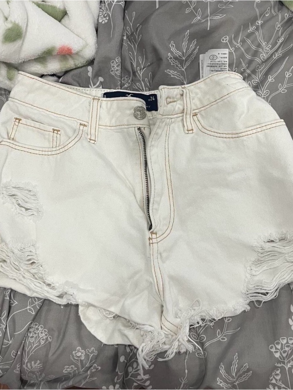 Hollister White Distressed High-Rise Denim Shorts - Picture 1 of 5